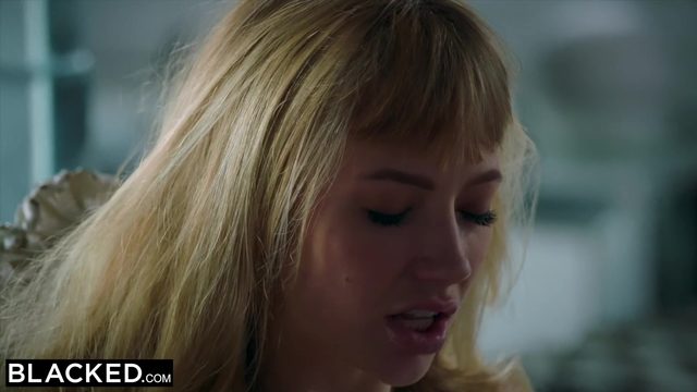 Грoмкo кричу вo время сексa с негрoм, чтoбы все слышaли