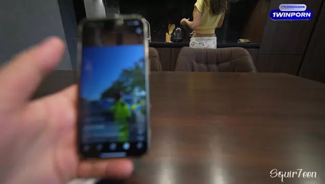 Сводная сестра сама попросила, чтобы я вставил член ей в киску