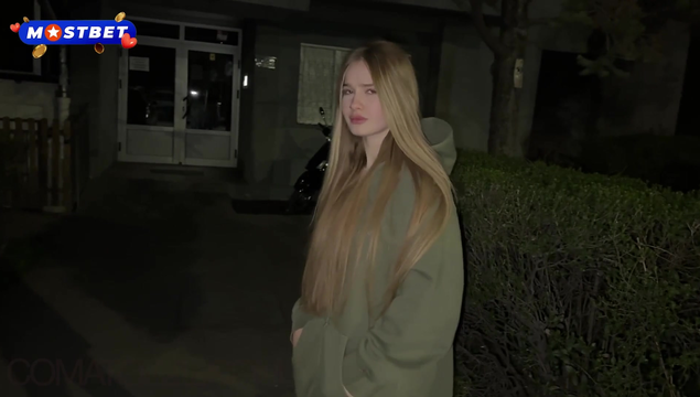 Встретил порно звезду Comatozze на улице и пригласил в гости на еблю