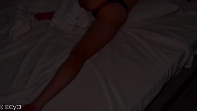 Разбудил приемную сестренку и трахнул её в тугую писечку