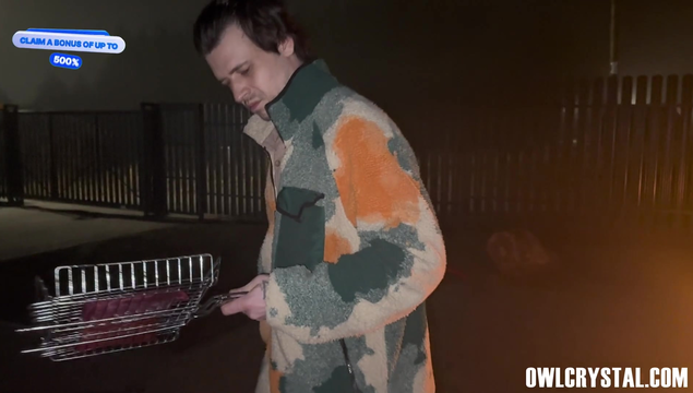 Owl Crystal сняла на телефон, как парень лижет ей пизду в душе