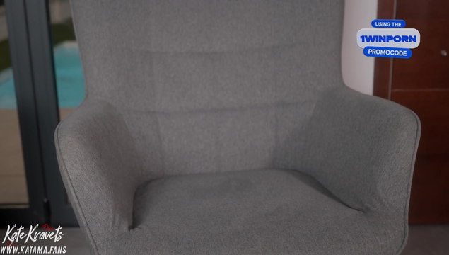 Симпатичная барменша Kate Kravets пришла ко мне домой и предложила потрахаться