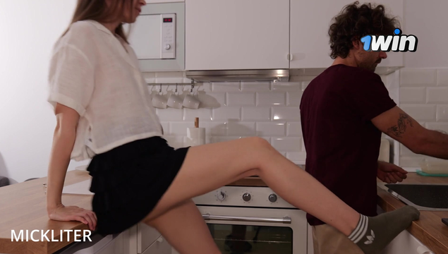 Я такая плохая девушка – трахни меня на кухне, а потом и в спальне