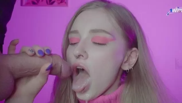 Чувственный минет с глотанием спермы от молодой красотки