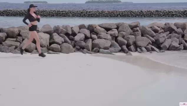 Пока не приехал муж можно и с работником отеля перепихнуться