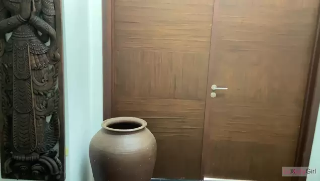 Русская красотка отдается своему парню по первому требованию за то, что привез на курорт