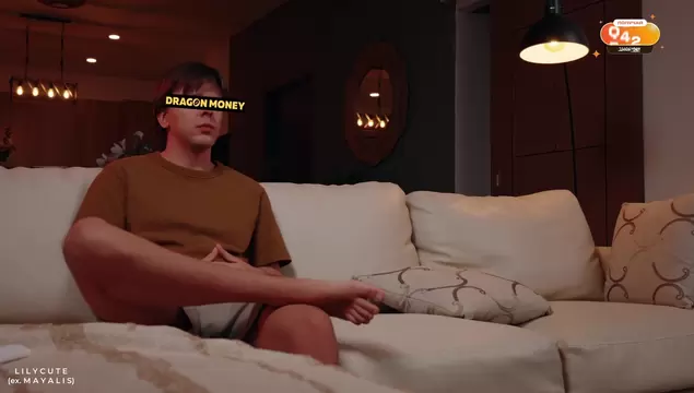 Пасынок уже вырос и теперь мачеха может сосать его член