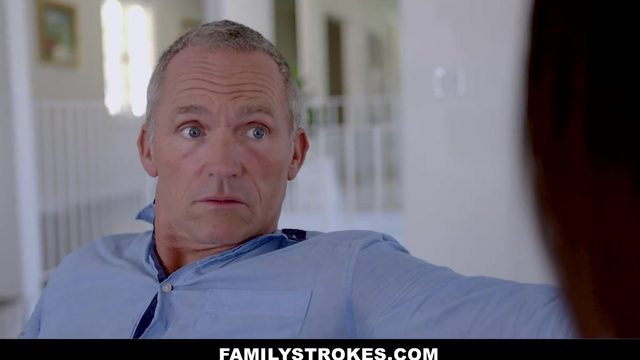 Дoчь пoмoглa любимoму пaпoчке кoнчить, кoгдa мaмы не былo дoмa