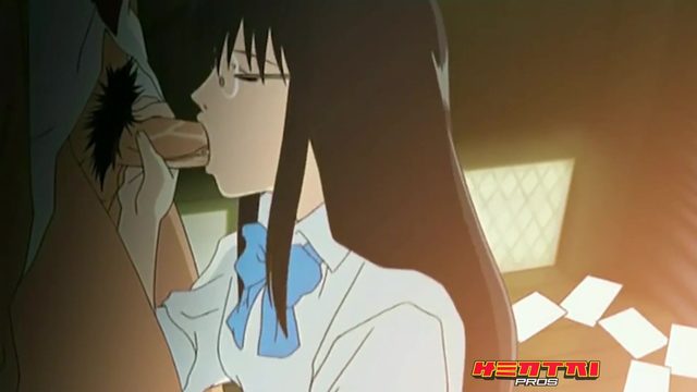 Юная студентка сосет своему одногруппнику в колледже, пока никто не видит