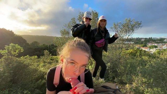 Бля, спалилась, когда сосала парню на природе